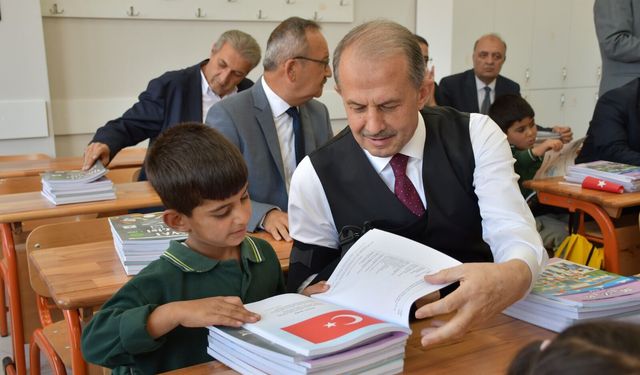Hakkari Akçalı'da yen okul ve ilk ders heyecanı