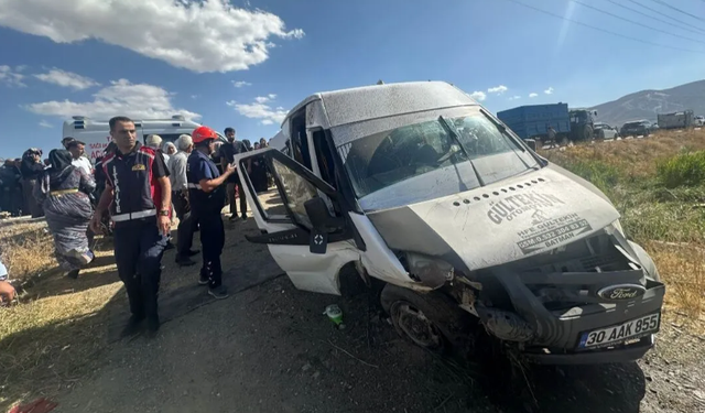 Hakkari'de kaza: 1'i ağır 7 kişi yaralandı