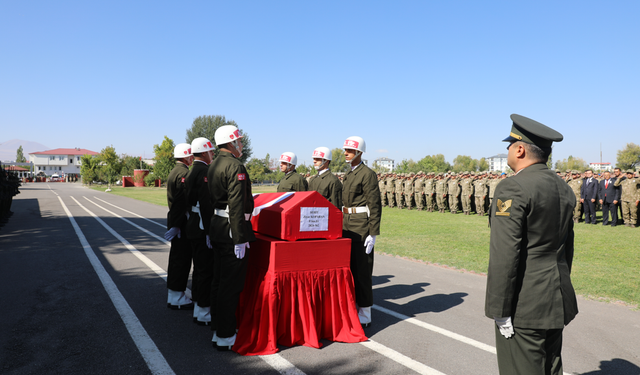 Iğdır'da Şehit olan Koparan Hakkari'ye uğurlandı