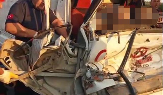 Kamyonet, TIR’a arkadan çarptı: 2 ölü