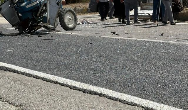 Otomobil ile çarpışan traktör ikiye bölündü