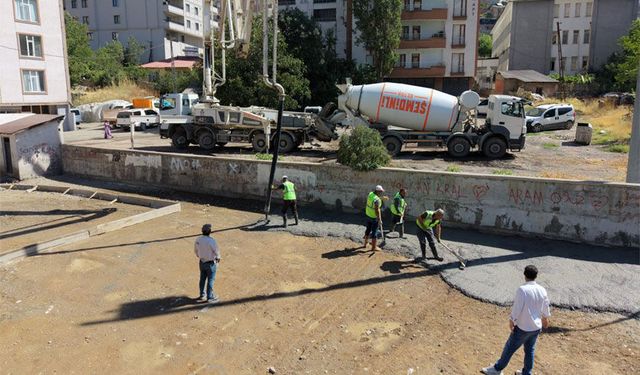 Şemdinli’de altyapı çalışmaları sürüyor