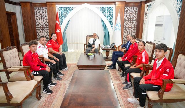 Vali Taşyapan başarılı sporcuları ağırladı