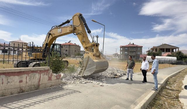 Yeni Mahallede yeni yol açma çalışması