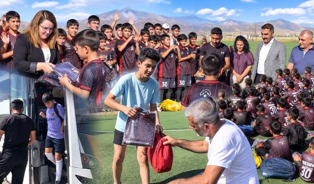 Yüksekova'da bin öğrenciye forma hediye edildi