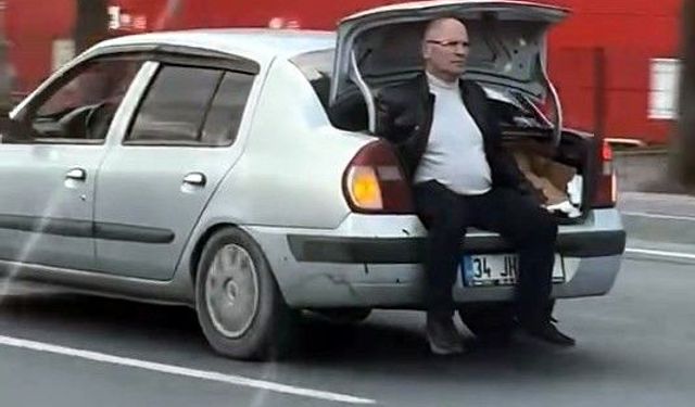 Yaralanan kediyi kurtarmak için bagajda yolculuk yaptı