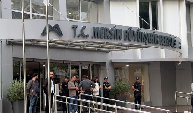 Mersin'de 2'si belediye başkanı 16 kişi tutuklandı