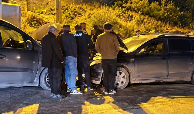 Hakkari’de trafik kazası: 5 kişi yaralandı