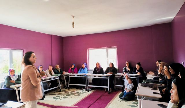 Hakkari’de Kur’an Kursu öğrencilerine aile ve internet eğitimi