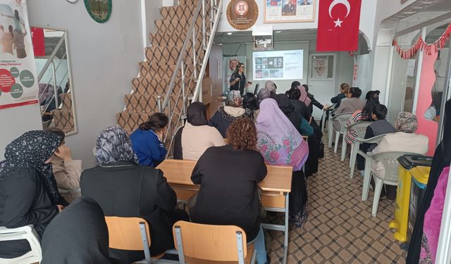 Hakkari’de ailelere bağımlılıkla mücadele eğitimi verildi