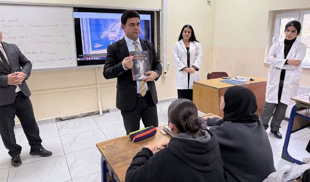 Milli Eğitim Müdü Yılmaz Anadolu Lisesi’ni ziyaret etti