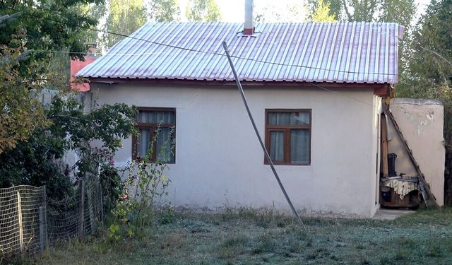 Kars'ta soğuk hava nedeniyle kırağı oluştu