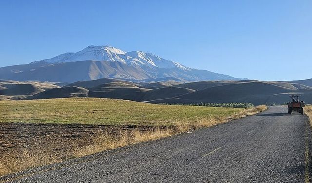 Süphan Dağı'nın zirvesi karla kaplandı