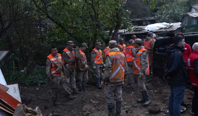 Ayazağa'da sel sonrası temizliğe jandarma desteği