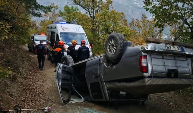 Freni tutmayan kamyonet takla attı; 2 yaralı