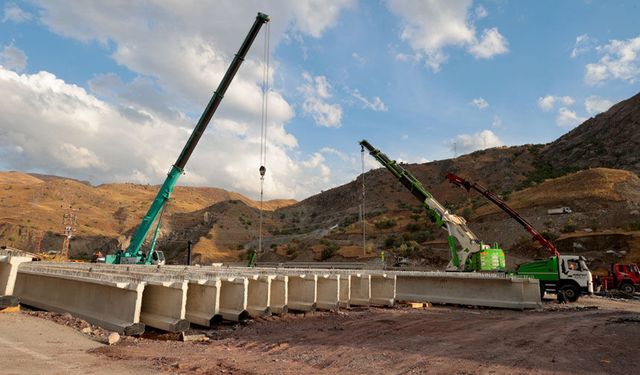 Hakkari-Van kara yolunda iki kalıcı köprü yapılıyor