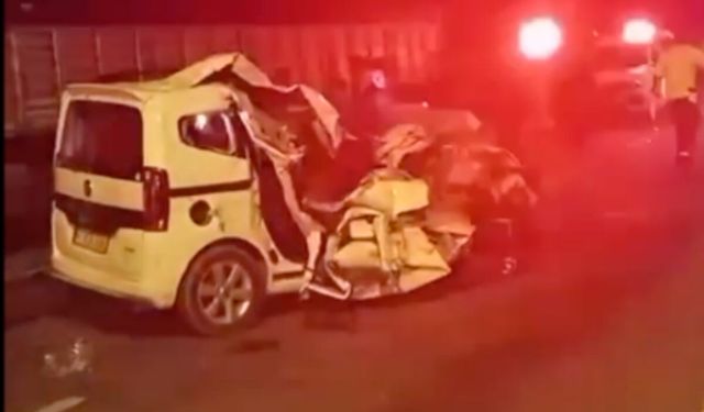 Mardin’de hafif ticari araç TIR’a çarptı: 6 yaralı