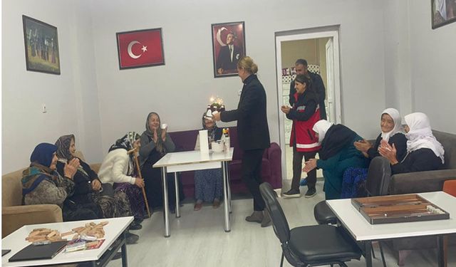 Hakkari’de Verde teyzeye doğum günü sürprizi