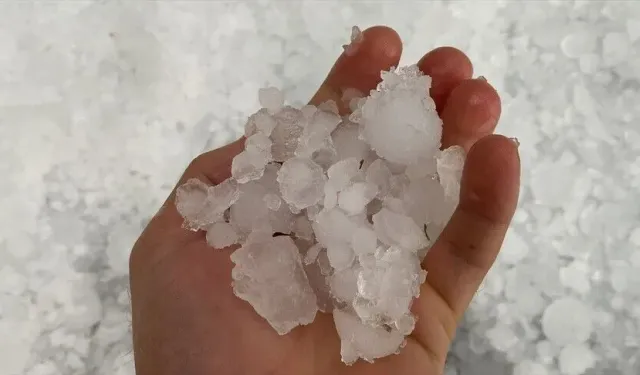 Hatay'ın Arsuz ilçesinde sağanak ve dolu etkili oldu