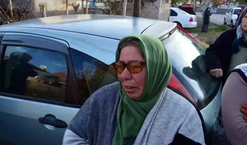 Annesi ve 2 kardeşini rehin alıp, evi ateşe verdi