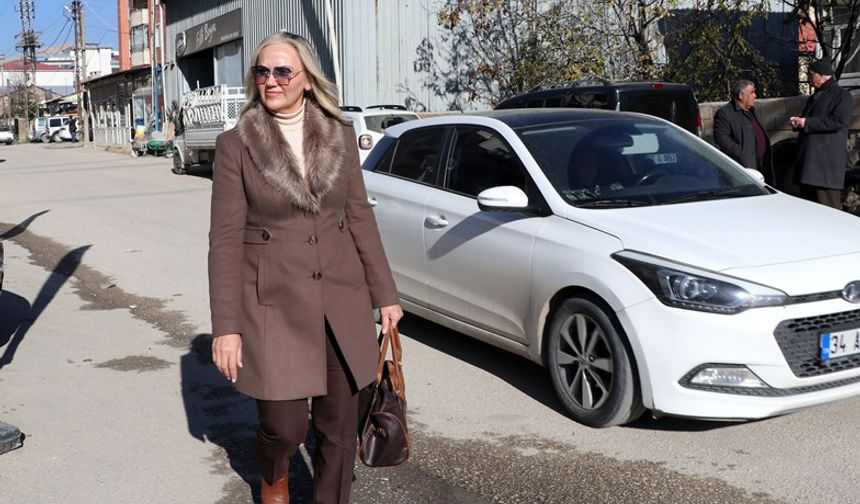 Van'da mahallelinin hem muhtarı hem de ablası oldu