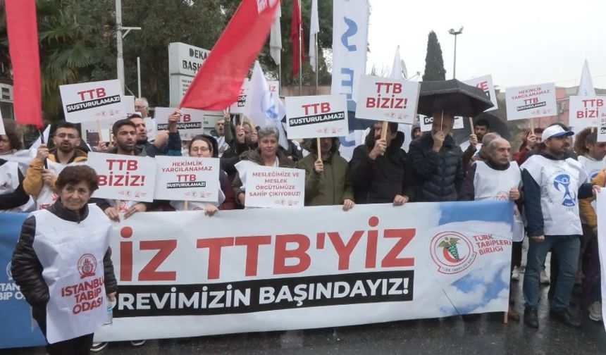 TTB, Çapa Tıp Fakültesi önünde basın açıklaması yaptı