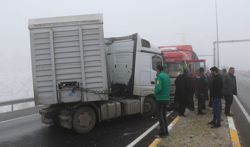 Ağrı-Van kara yolunda zincirleme trafik kazası