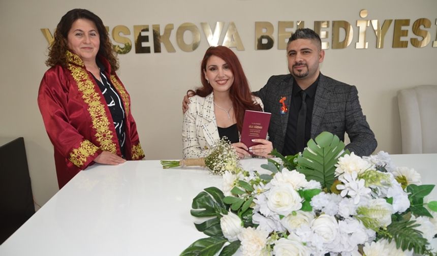 Yüksekova'da nikah kıyan çiftin şansına "29 Şubat" çıktı