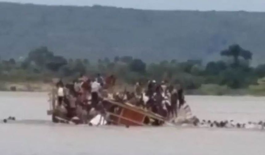 Yolcu teknesi battı: En az 58 kişi öldü