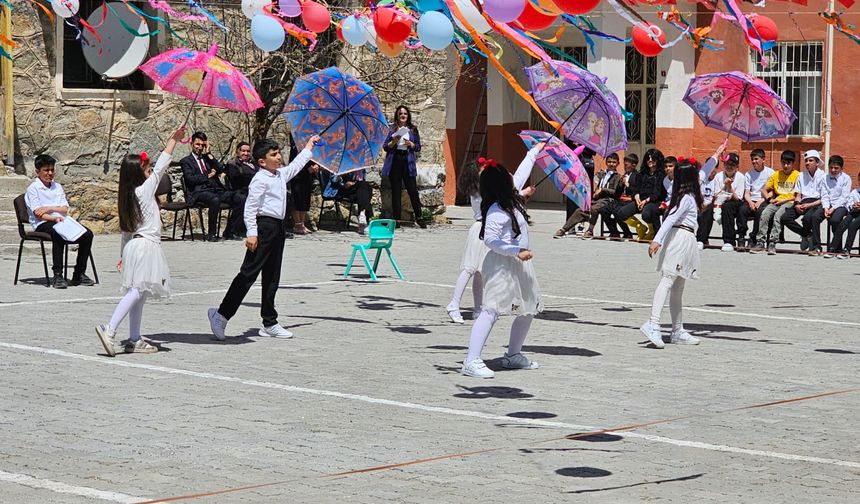 Hakkari'de renkli 23 Nisan kutlaması