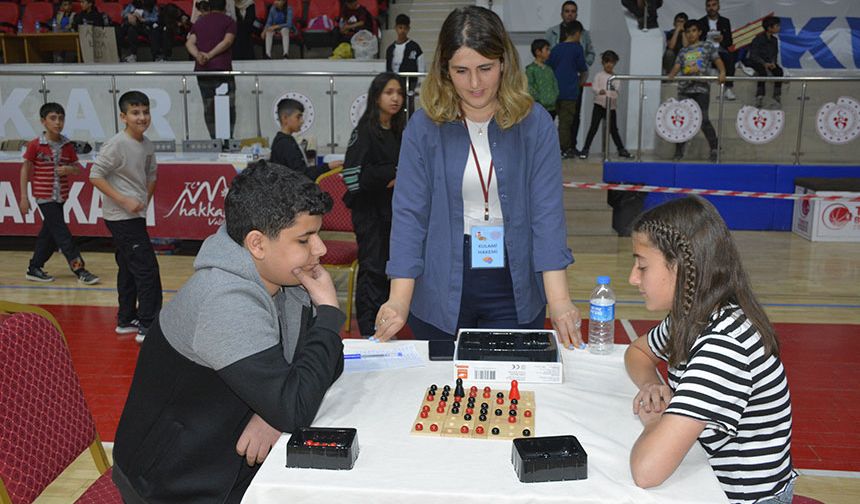 Hakkari’de akıl ve zeka oyunları turnuvası başladı