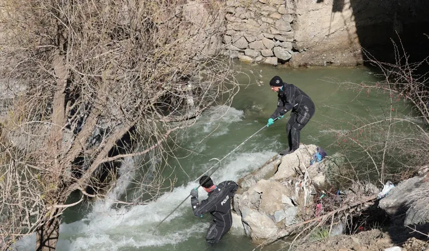 Hakkari'de kayıp kadını arama çalışmaları sürüyor