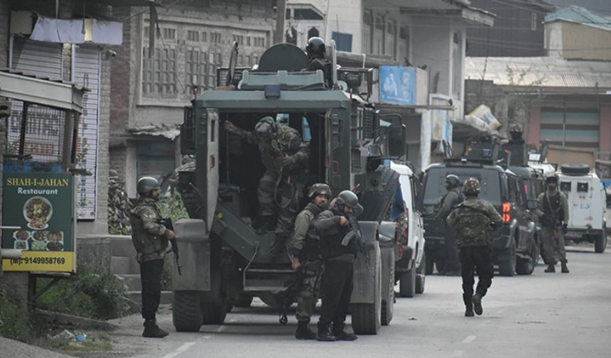 Hindistan ordusu, Pakistan ve Keşmir'deki "hedeflere" askeri operasyon başlattı