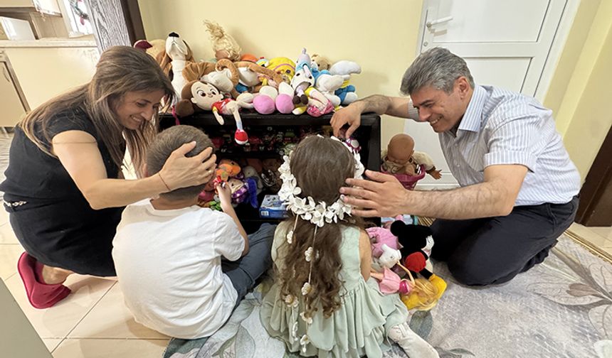 Diziden etkilenip iki kardeşe koruyucu aile oldular