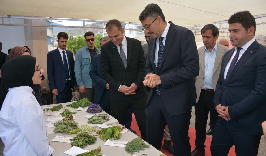 Hakkari'de 'Yöresel Ot' festivali düzenlendi