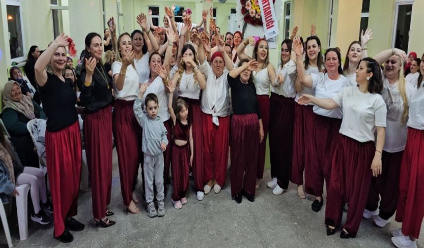 Baharın gelişini şalvarlarla eğlenerek kutladılar