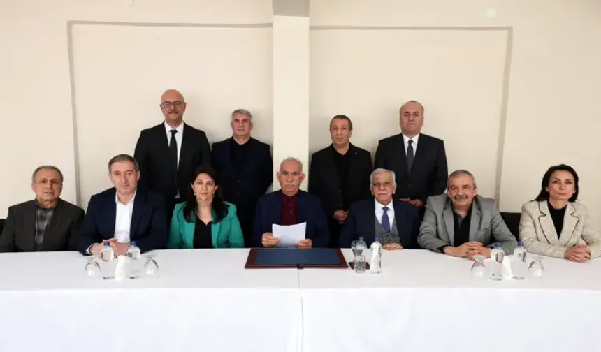 PKK feshetme ve silahlı mücadeleye son verme kararı aldığını açıkladı