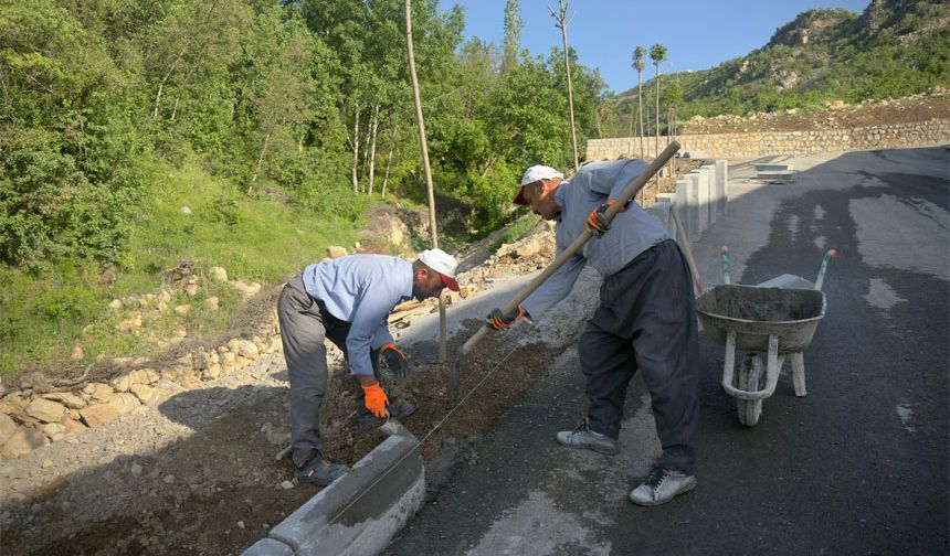 Çukurca'da park ve bahçeler düzenleniyor