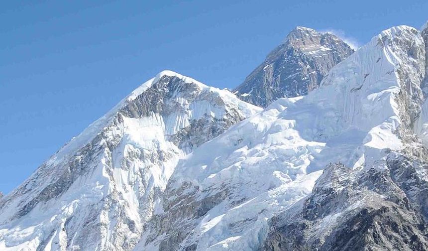 Everest'te dağcılar 'ölümüne tırmanış'a hazırlanıyor