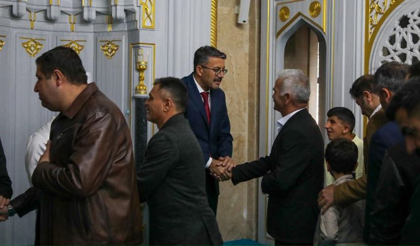 Vali Çelik, vatandaşlarla bayramlaştı