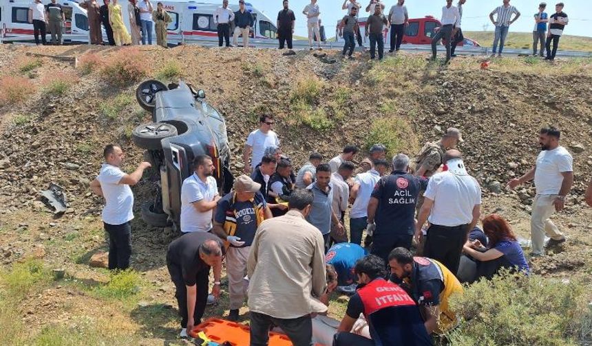 Bingöl'de otomobil şarampole devrildi: 5 yaralı