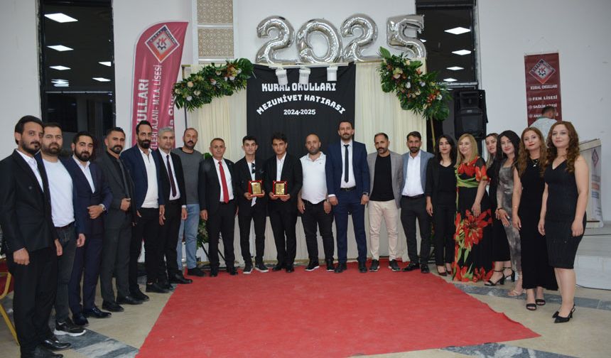 Hakkari’deki özel okulda mezuniyet coşkusu