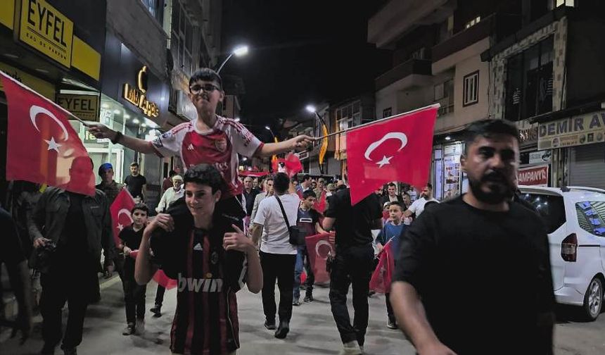 Şemdinli’de Demokrasi ve Milli Birlik yürüyüşü gerçekleştirildi