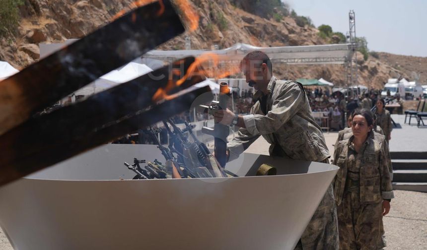 PKK silah bıraktı: İşte ilk görüntüler!