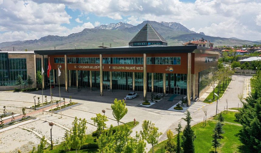 Van Büyükşehir Belediyesi'nde 223 kişi işten çıkarıldı