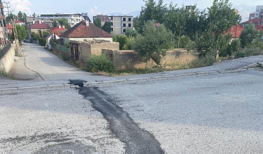 Yüksekova Belediyesinden yama mesaisi