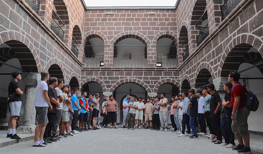 Kamp için geldikleri Hakkari'ye hayran kaldılar