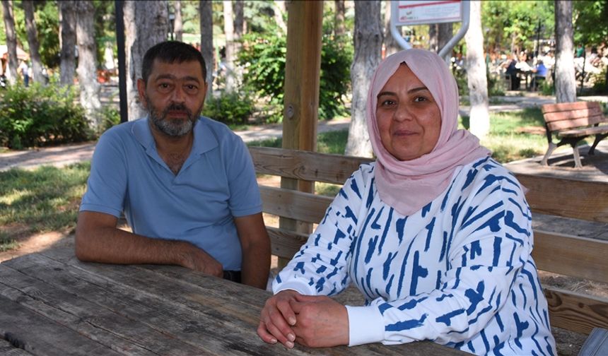 Diyaliz hastası eşine böbreğini vererek "can" oldu