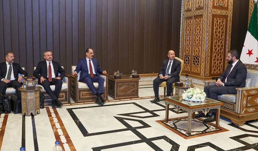Kalın, Şam'da Suriye Cumhurbaşkanı Şara ile görüştü