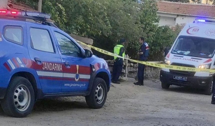 Anne ve babasını öldürüp 2 akrabasını yaraladı